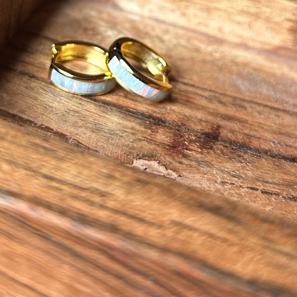 Opal Huggies - Picture 2 of 6